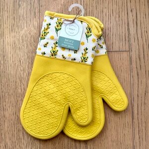 Yellow Silicone Oven Heat Resistant Mitts - Set of 2